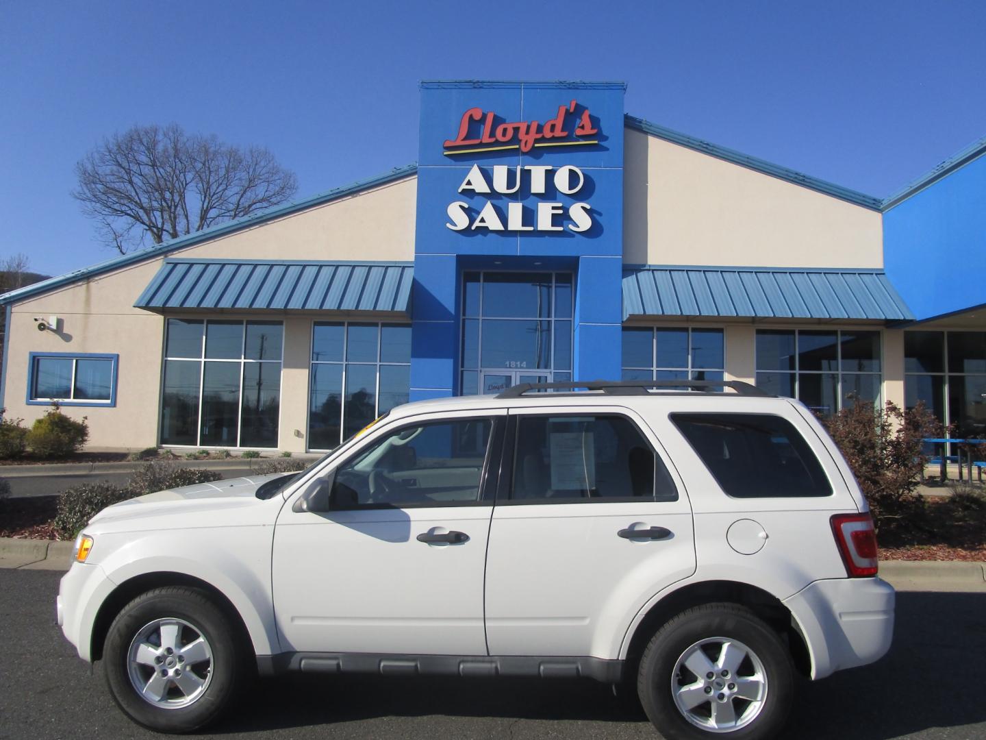 2012 WHITE Ford Escape XLS FWD (1FMCU0C7XCK) with an 2.5L L4 DOHC 16V engine, located at 1814 Albert Pike Road, Hot Springs, AR, 71913, (501) 623-1717, 34.494228, -93.094070 - Photo#0